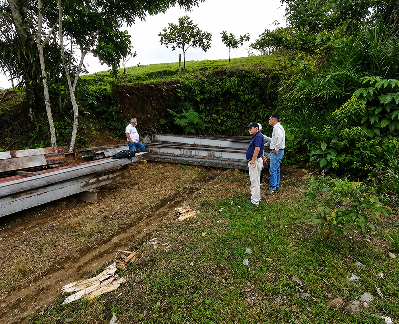 AVANZA apoyó el desmontaje de un puente metálico en la vía La Cumbre – Villagarzón — imagen 2